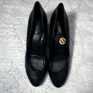 Calvin Klein Black 2.5 inch wedge comfort pumps size 11